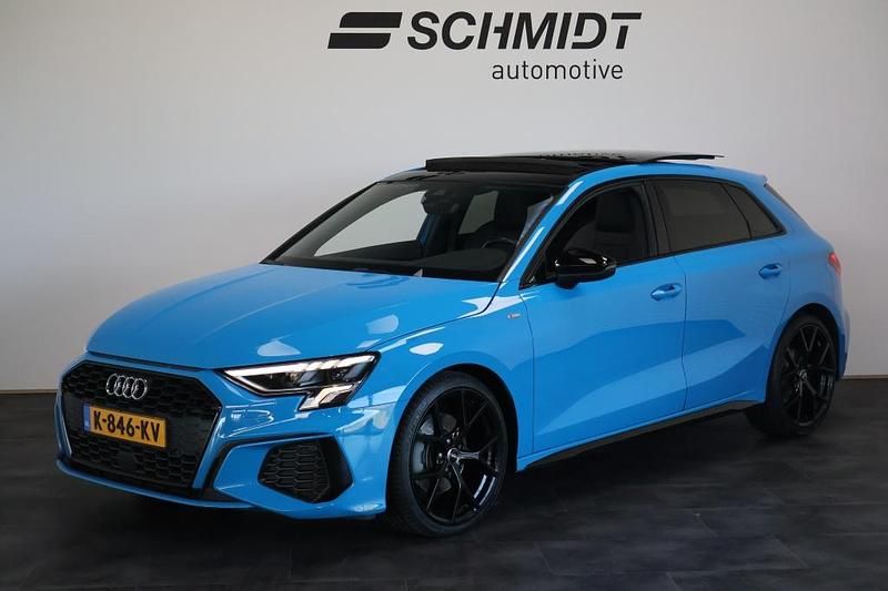 Blauw Gebruikt 2021 Audi A3 Sport Hatchback | € 29.995 - Afbeelding 1/4