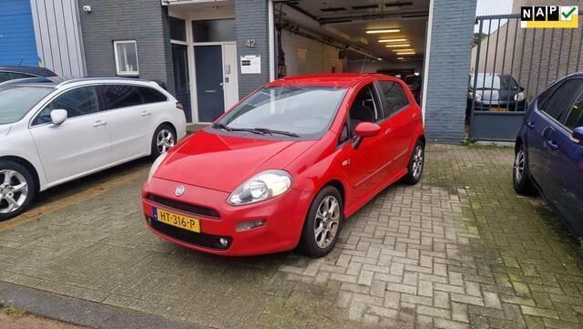Rood Gebruikt 2015 Fiat Punto Evo Street Hatchback | € 3.650 (Eerlijke prijs) - Afbeelding 1/4