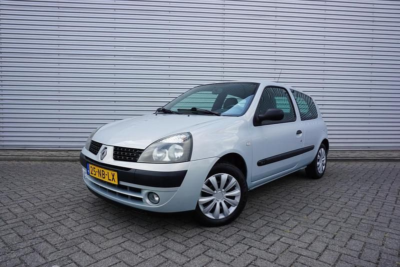 Hatchback Gebruikt 2003 Renault Clio II Dynamique Hatchback | € 1.450 (Eerlijke prijs) - Afbeelding 1/4