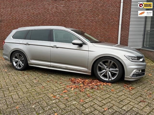 Grijs Occasion 2015 VW Passat Edition Stationwagen | € 10.950 - Afbeelding 1/4