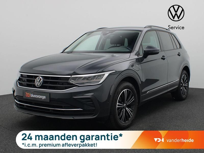 Grijs Gebruikt 2022 VW Tiguan Business SUV | € 33.500 (Super prijs) - Afbeelding 1/3