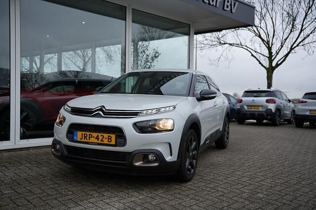 Wit Occasion 2019 Citroën C4 PureTech SUV | € 14.950 (Iets duurder) - Afbeelding 1/4