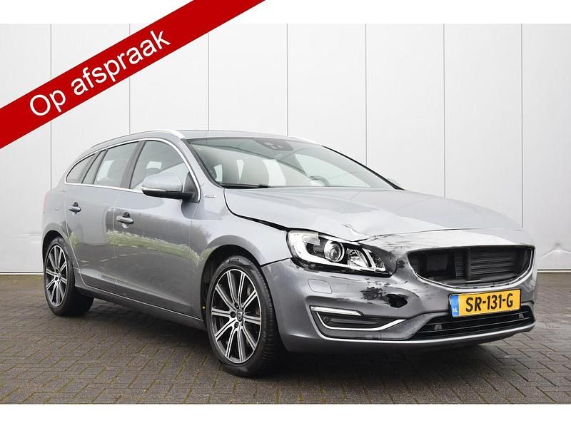 Grijs (metallic) Occasion 2016 Volvo V60 Momentum Stationwagen | € 5.950 - Afbeelding 1/4