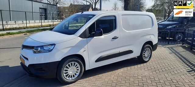 Wit Gebruikt 2022 Toyota Proace City City Van | € 15.900 - Afbeelding 1/4