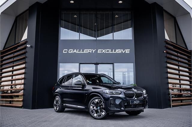 Zwart Gebruikt 2024 BMW iX3 Executive SUV | € 49.995 (Goede deal) - Afbeelding 1/4