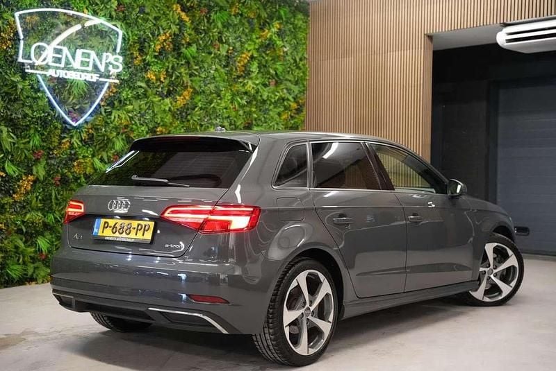 Occasion Audi A3 Sportback e-tron Sport 150 PK (110 kW) 2018 Grijs, metallic lak Hatchback