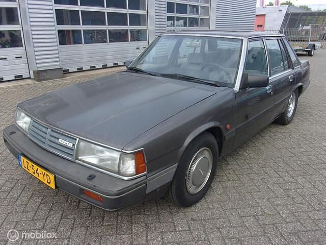 Bruin Gebruikt 1985 Mazda 929 Sedan | € 1.950 - Afbeelding 1/4