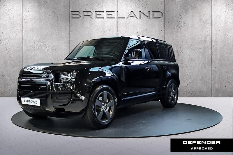 Santorini black (zwart metallic)zwart Gebruikt 2025 Land Rover Defender SE Dynamic SUV | € 94.900 (Super prijs) - Afbeelding 1/4