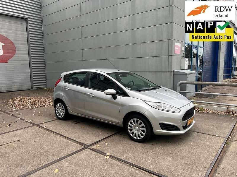 Grijs Gebruikt 2016 Ford Fiesta Style Hatchback | € 5.950 (Eerlijke prijs) - Afbeelding 1/4