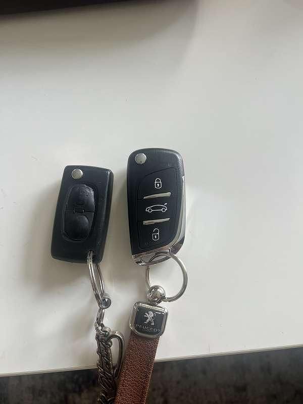 Zwart Gebruikt 2010 Peugeot 3008 Stationwagen | € 2.950 (Eerlijke prijs) - Afbeelding 1/4