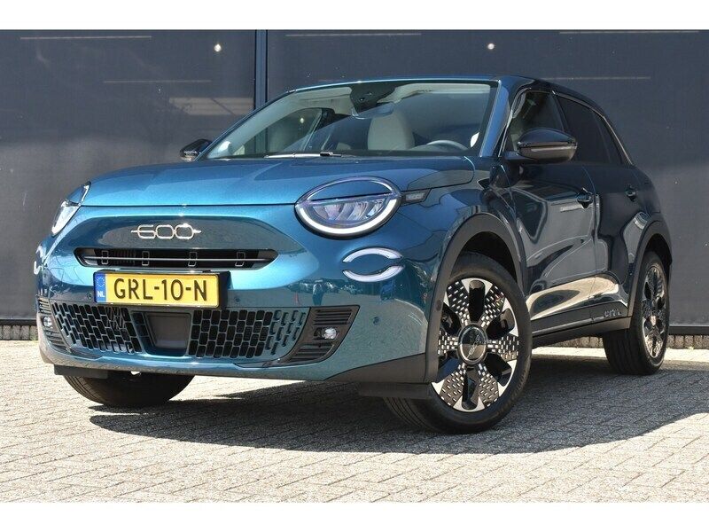 Blauw Gebruikt 2024 Fiat 600 La Prima SUV | € 29.900 (Eerlijke prijs) - Afbeelding 1/4