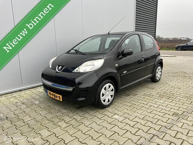 Zwart Gebruikt 2011 Peugeot 107 Hatchback | € 2.850 (Eerlijke prijs) - Afbeelding 1/4