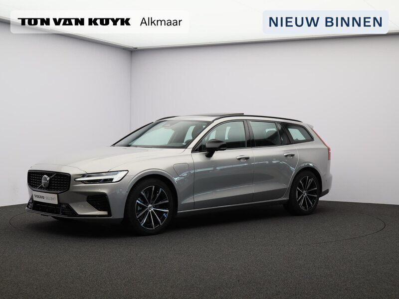 Grijs Gebruikt 2024 Volvo V60 Plus Stationwagen | € 49.950 (Duur) - Afbeelding 1/4