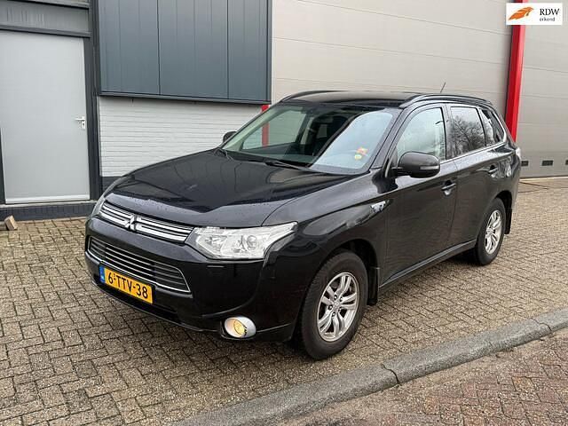 Zwart Occasion 2014 Mitsubishi Outlander Edition SUV | € 4.749 (Super prijs) - Afbeelding 1/4
