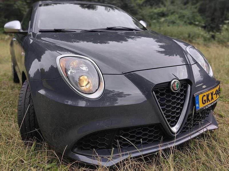 Grijs Gebruikt 2017 Alfa Romeo MiTo Super Hatchback | € 9.999 (Eerlijke prijs) - Afbeelding 1/4