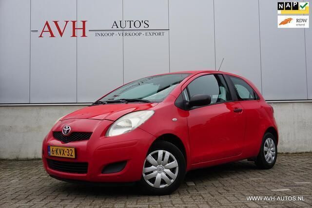 Rood Gebruikt 2010 Toyota Yaris Hatchback | € 2.750 (Eerlijke prijs) - Afbeelding 1/4