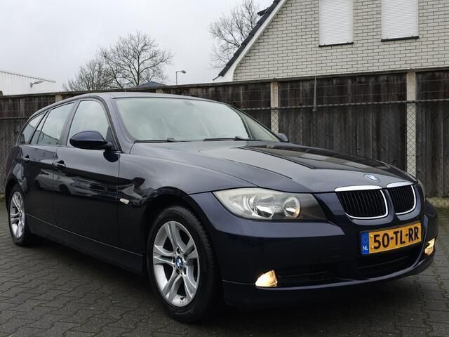 Blauw Gebruikt 2006 BMW 320 Stationwagen | € 3.999 (Iets duurder) - Afbeelding 1/4
