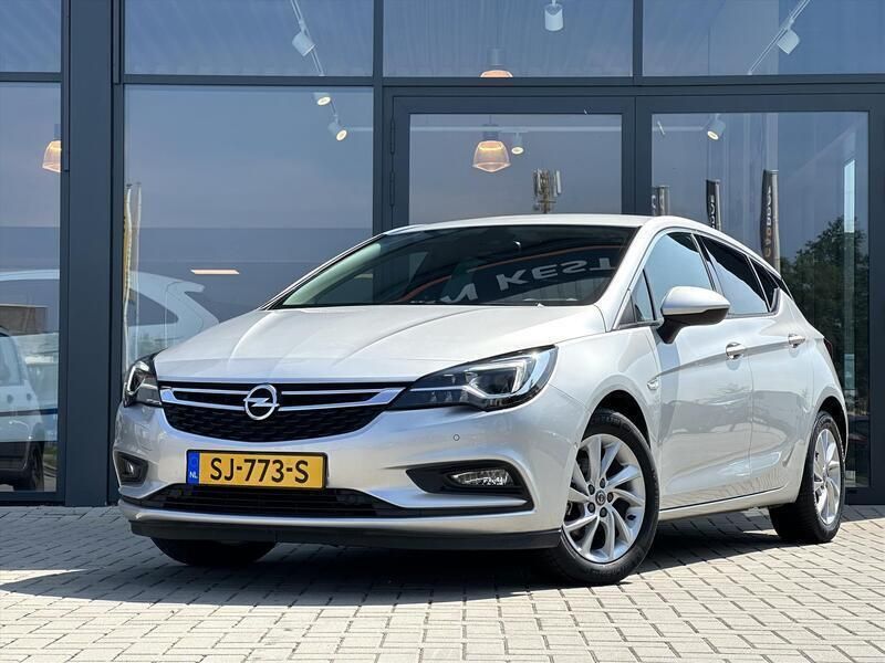Grijs Gebruikt 2018 Opel Astra Innovation Hatchback | € 12.490 (Eerlijke prijs) - Afbeelding 1/4