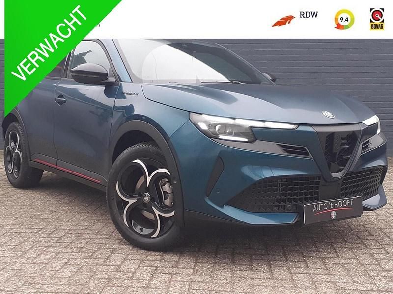 Blauw Occasion 2025 Alfa Romeo Junior Edizione Speciale SUV | € 35.950 - Afbeelding 1/4