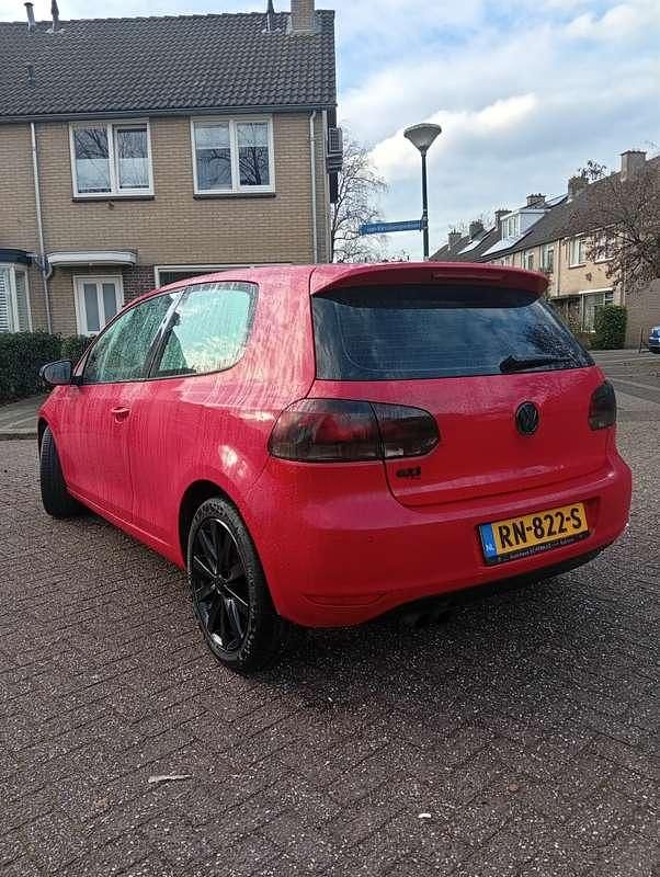 Rood Gebruikt 2009 VW Golf V Highline Stationwagen | € 2.499 (Goede deal) - Afbeelding 1/4