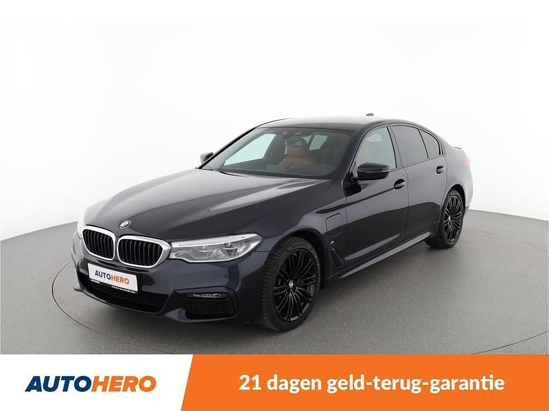 Zwart (metallic) Occasion 2020 BMW 520 Executive Sedan | € 27.349 (Super prijs) - Afbeelding 1/4