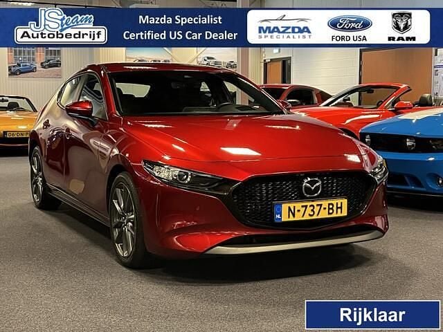 Rood (parellak) Gebruikt 2020 Mazda 3 Comfort Hatchback | € 18.950 (Eerlijke prijs) - Afbeelding 1/4