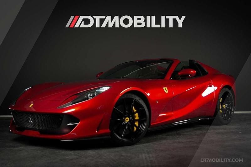 Rood, metallic lak Gebruikt 2023 Ferrari 812 Cabriolet | € 559.950 (Duur) - Afbeelding 1/4