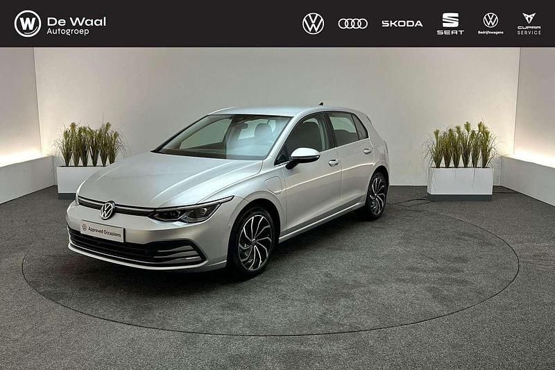 Reflex silver Gebruikt 2022 VW Golf VIII Style Hatchback | € 25.900 (Goede deal) - Afbeelding 1/3