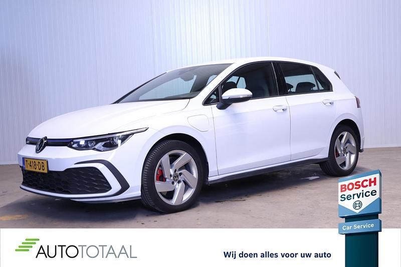 Wit Gebruikt 2020 VW Golf VIII GTE Hatchback | € 23.900 (Iets duurder) - Afbeelding 1/4