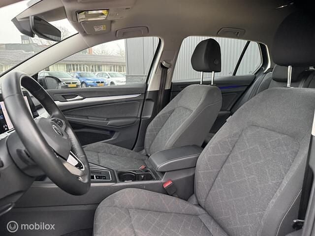 Occasion VW Golf VIII Business 110 PK (80 kW) 2023 Grijs Hatchback