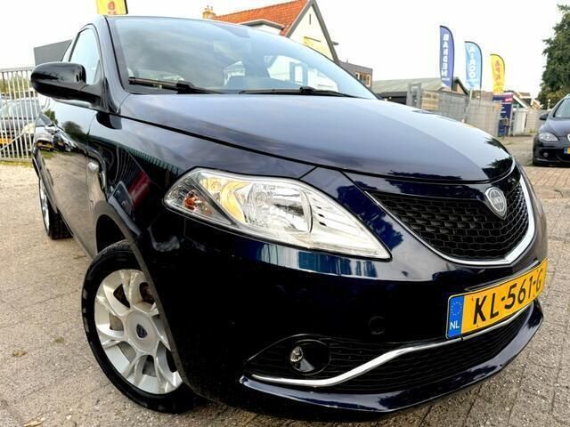 Blauw Gebruikt 2016 Lancia Ypsilon Hatchback | € 6.950 - Afbeelding 1/4