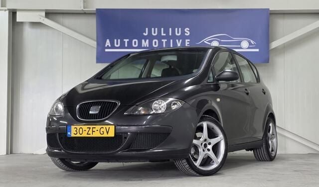 Grijs, metallic lak Gebruikt 2006 Seat Altea Reference MPV | € 1.693 (Eerlijke prijs) - Afbeelding 1/3