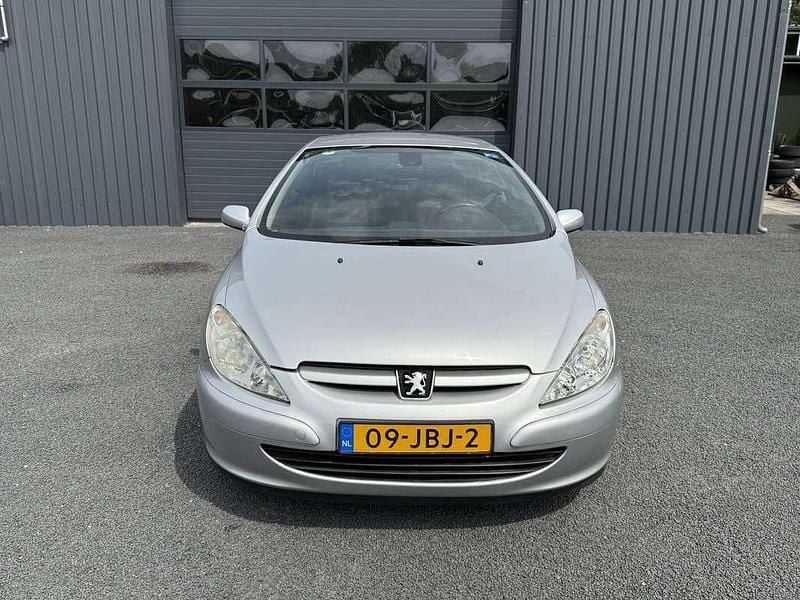 Grijs Gebruikt 2004 Peugeot 307 CC Cabriolet | € 1.600 (Super prijs) - Afbeelding 1/4