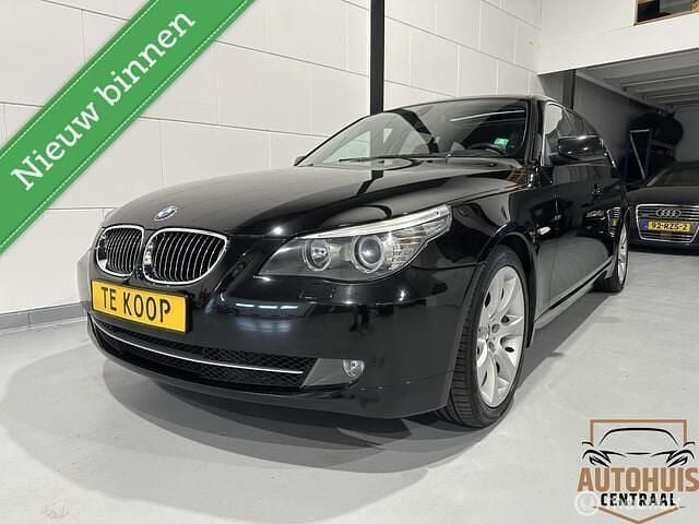 Zwart Gebruikt 2007 BMW 525 Stationwagen | € 6.940 (Iets duurder) - Afbeelding 1/4