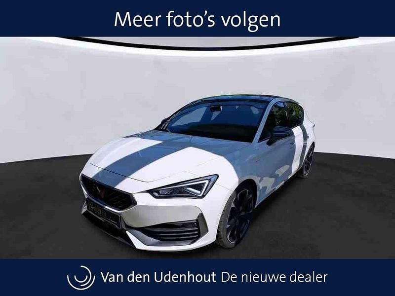 Wit Gebruikt 2022 Cupra Leon VZ Hatchback | € 27.940 (Eerlijke prijs) - Afbeelding 1/4