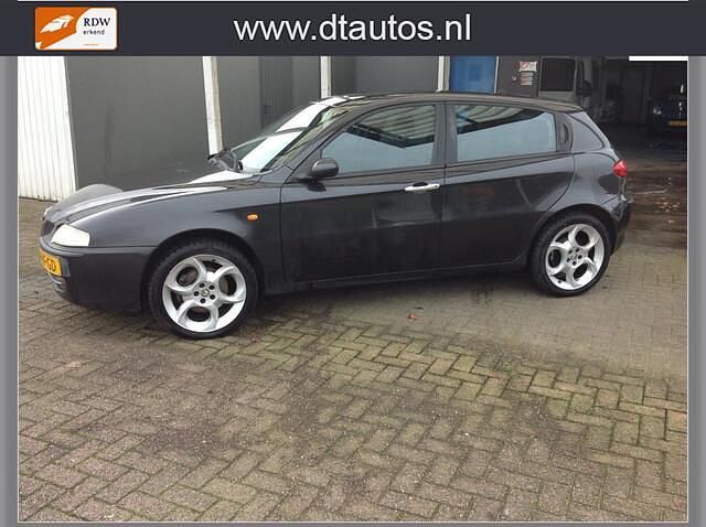 Zwart Gebruikt 2005 Alfa Romeo 147 Hatchback | € 1.399 (Super prijs) - Afbeelding 1/4