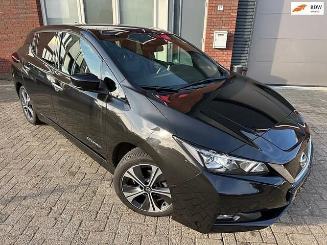 Zwart (metallic) Occasion 2019 Nissan Leaf Tekna Hatchback | € 9.900 (Goede deal) - Afbeelding 1/4