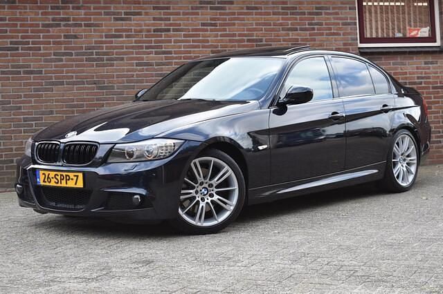 Zwart Gebruikt 2012 BMW 330 Sport Line Sedan | € 16.949 - Afbeelding 1/4
