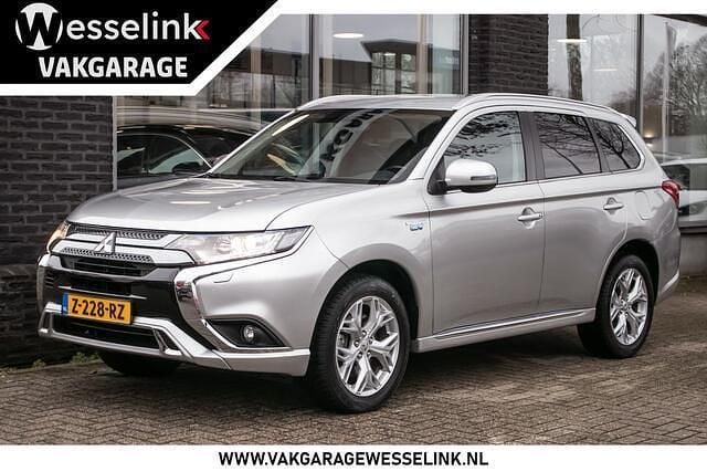 Grijs Occasion 2020 Mitsubishi Outlander Intense SUV | € 23.900 (Eerlijke prijs) - Afbeelding 1/4