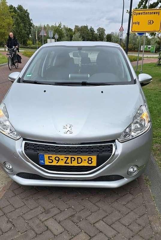 Grijs Gebruikt 2013 Peugeot 208 Active Hatchback | € 3.500 (Goede deal) - Afbeelding 1/4