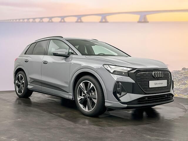 Nieuw Audi Q4 e-tron Competition 210 kW (286 PK) 2026 Grijs SUV