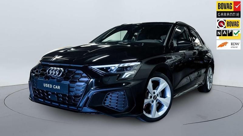 Zwart Gebruikt 2022 Audi A3 Sportback e-tron Competition Sedan | € 33.950 (Goede deal) - Afbeelding 1/4