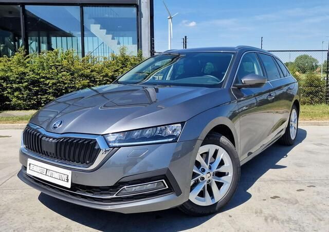 Grijs Gebruikt 2024 Skoda Octavia SE Stationwagen | € 28.890 (Goede deal) - Afbeelding 1/4
