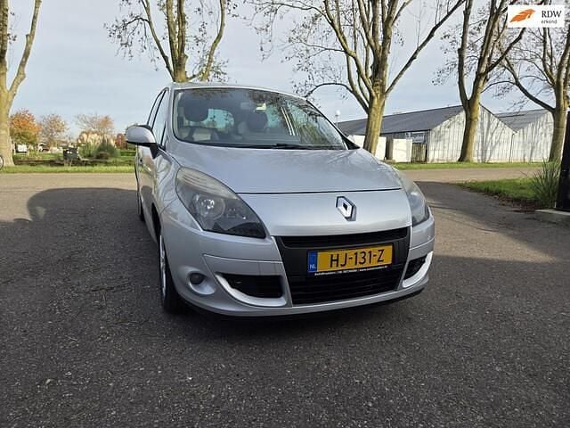 Grijs Gebruikt 2010 Renault Scénic III Privilege MPV | € 4.999 (Eerlijke prijs) - Afbeelding 1/4