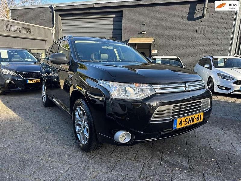 Zwart Occasion 2013 Mitsubishi Outlander P-HEV Instyle SUV | € 11.900 (Super prijs) - Afbeelding 1/4