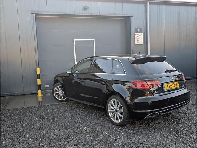Occasion Audi A3 Sportback Comfort 110 PK (80 kW) 2016 Zwart Hatchback