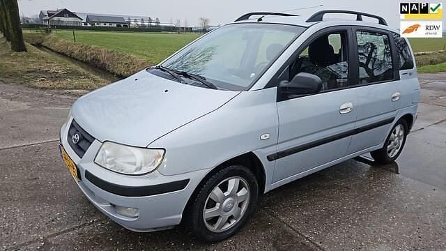 Grijs (metallic) Occasion 2003 Hyundai Matrix Edition MPV | € 1.250 (Eerlijke prijs) - Afbeelding 1/4