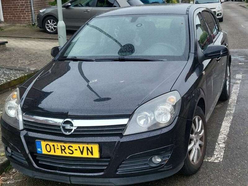 Zwart Gebruikt 2005 Opel Astra Enjoy Hatchback | € 1.300 (Eerlijke prijs) - Afbeelding 1/3