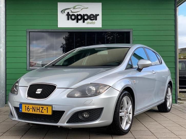 Grijs Gebruikt 2010 Seat Leon Hatchback | € 4.445 (Eerlijke prijs) - Afbeelding 1/4
