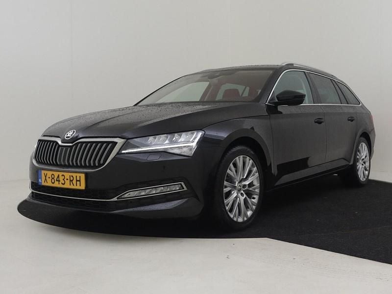 Zwart Occasion 2024 Skoda Superb Business Line Stationwagen | € 31.700 (Goede deal) - Afbeelding 1/4